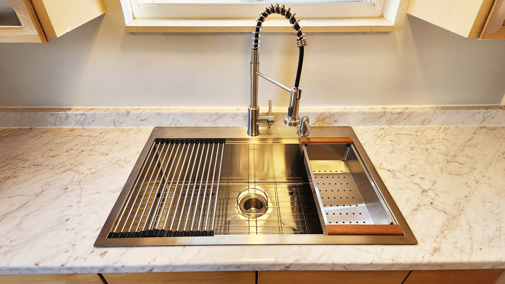 A space-efficient kitchen sink with built-in drying rack.